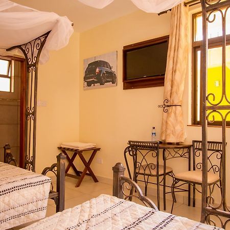 Northern Galaxy Hotel Isiolo Luaran gambar